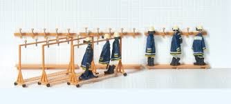 Feuerwehrgarderobe 3 mobile Modelle und 3 Modelle zur Wandmontage Bausatz Modell von Preiser 1:87