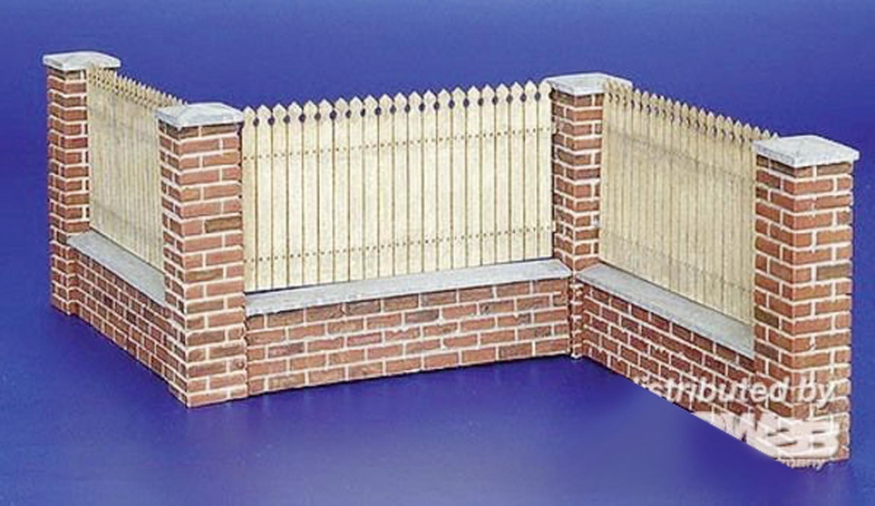 Zaun mit Mauerabschluss als Bausatz  Modell von Plus Model 1:35