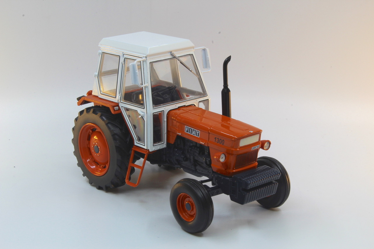 Fiat 1300 2WD mit Kabine Modell von Replicagri 1:32