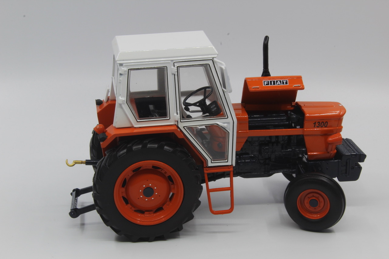 Fiat 1300 2WD mit Kabine Modell von Replicagri 1:32