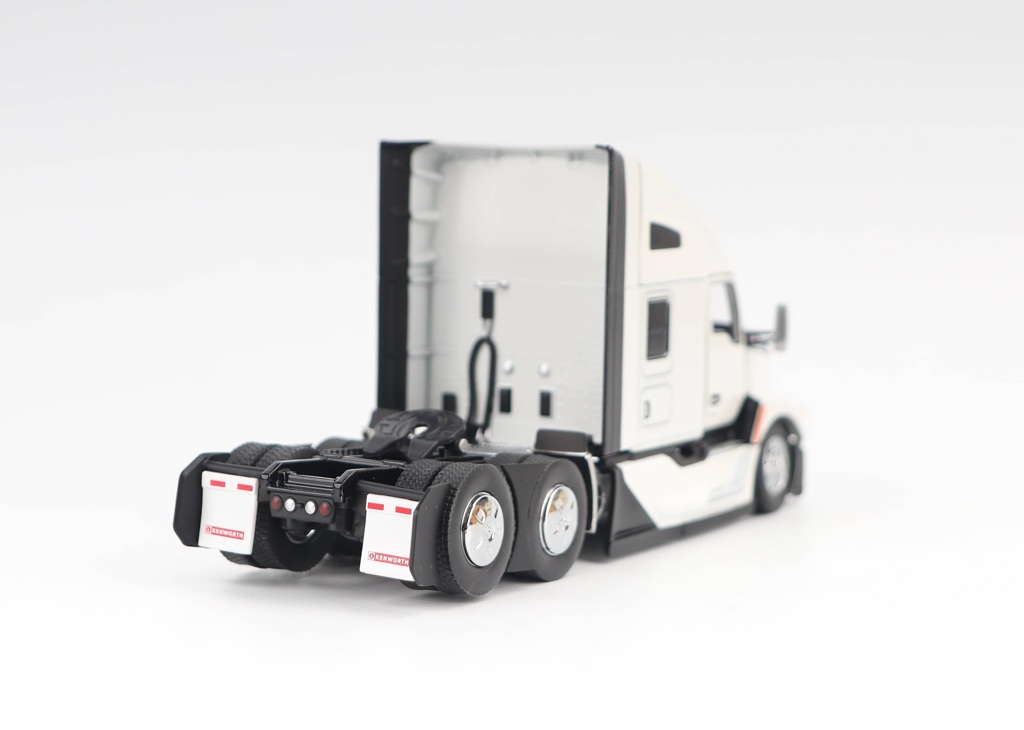 Kenworth T680 Next Gen 76 Tandem-Zugmaschine mit Hochdach und Schlafkabine weiß Modell von DieCast Masters 1:50