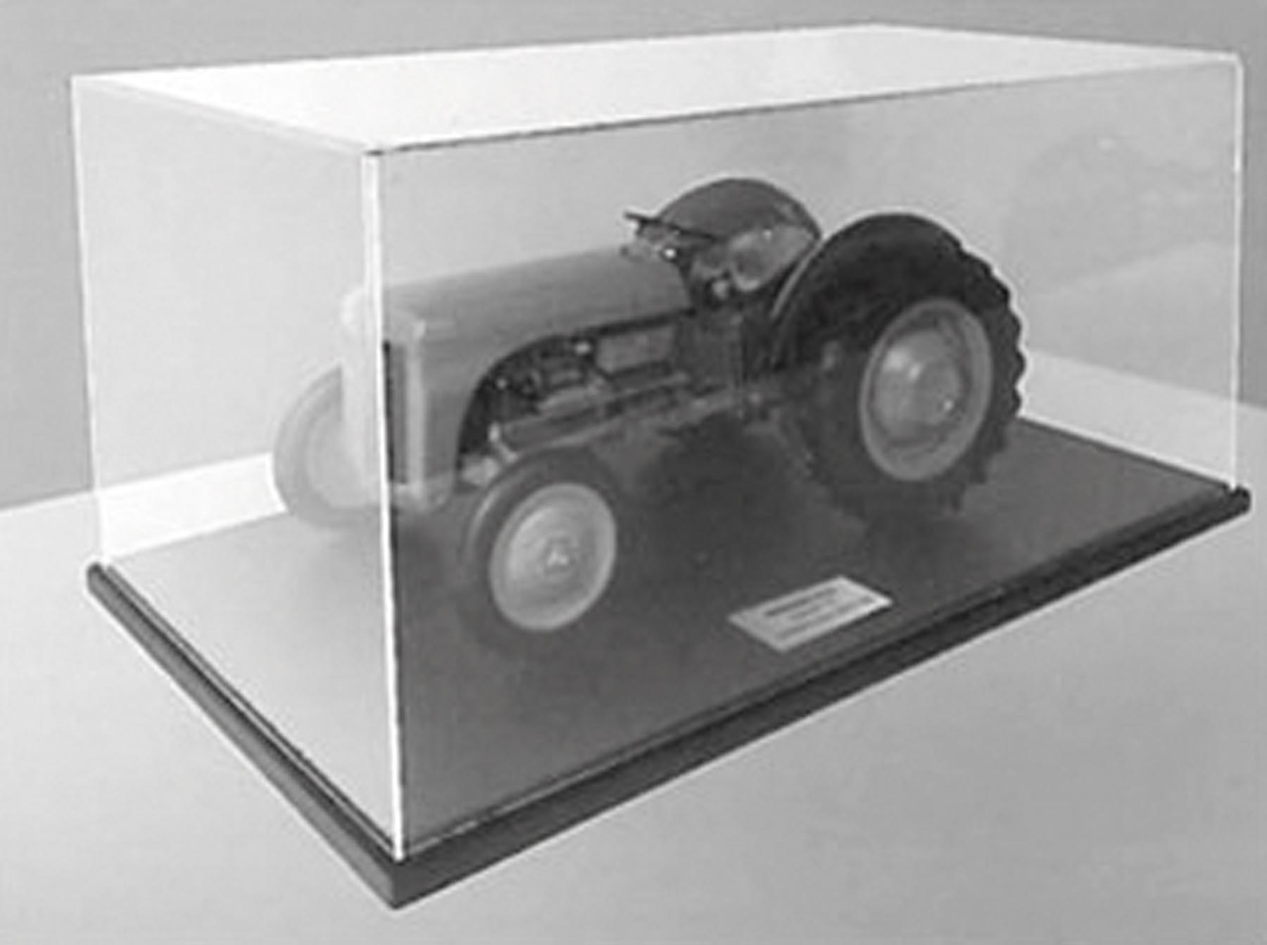 Luxusvitrine zum Ferguson TE 20 (Lieferung ohne Modell) Modell von Universal Hobbies 1 : 8