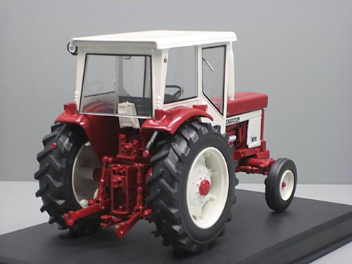 IHC 946 2x4 Modell von Replicagri 1:32