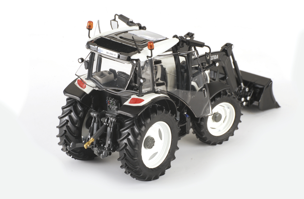 Valtra A4 mit Frontlader weiß Modell von ROS 1:32