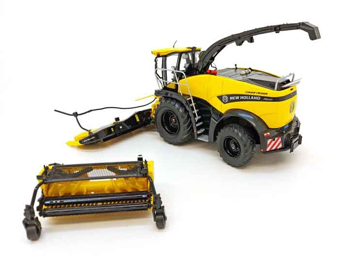 New Holland FR650 mit schwarzen Felgen Lim. Edt. Modell von MarGe Models 1:32