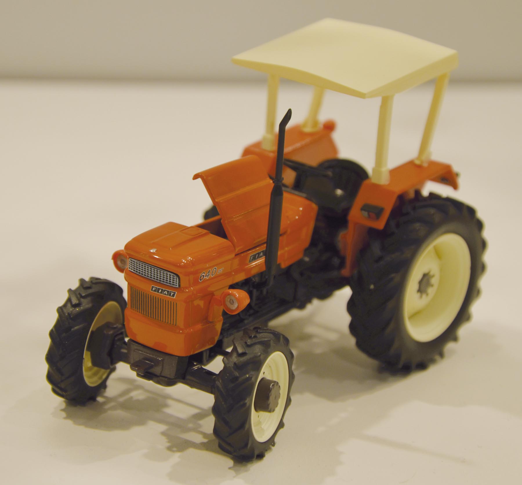 Fiat 640 DT 4WD Modell von Replicagri 1:32