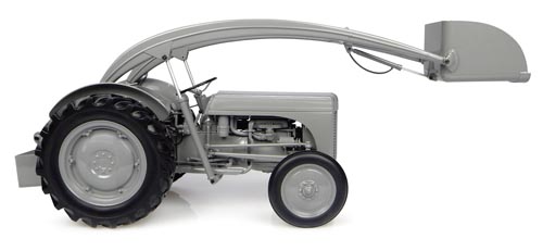 Ferguson TEA-20 mit Frontlader (1947) Modell von Universal Hobbies 1:16