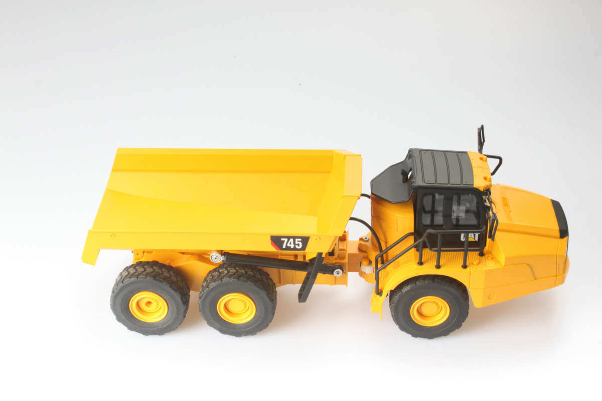 RC CAT 745 Muldenkipper ferngesteuert Modell von DieCast Masters 1:24