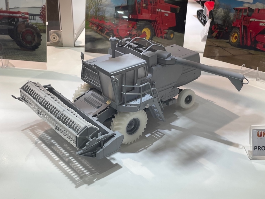 Massey Ferguson 760 Modell von Universal Hobbies 1:32