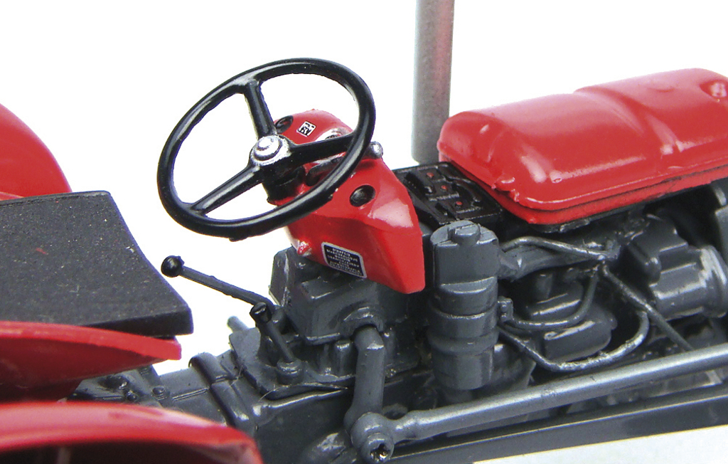 Massey Ferguson 35X Modell von Universal Hobbies 1:32