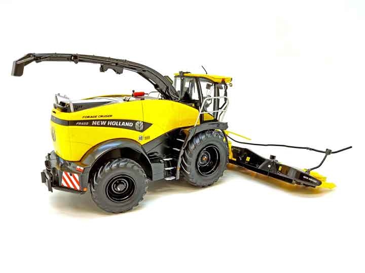 New Holland FR650 mit schwarzen Felgen Lim. Edt. Modell von MarGe Models 1:32