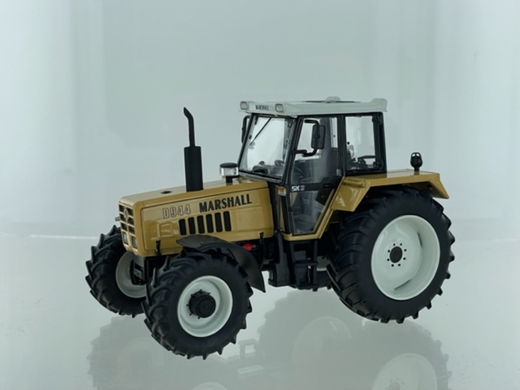 Marshall D944 4wd Lim. Edt. 350 Modell von MarGe Models 1:32