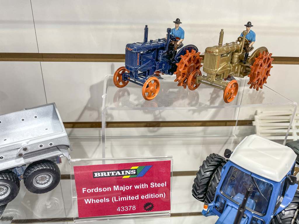 Fordson Major mit Stahlrädern Limited Edition Modell von Britains 1:32
