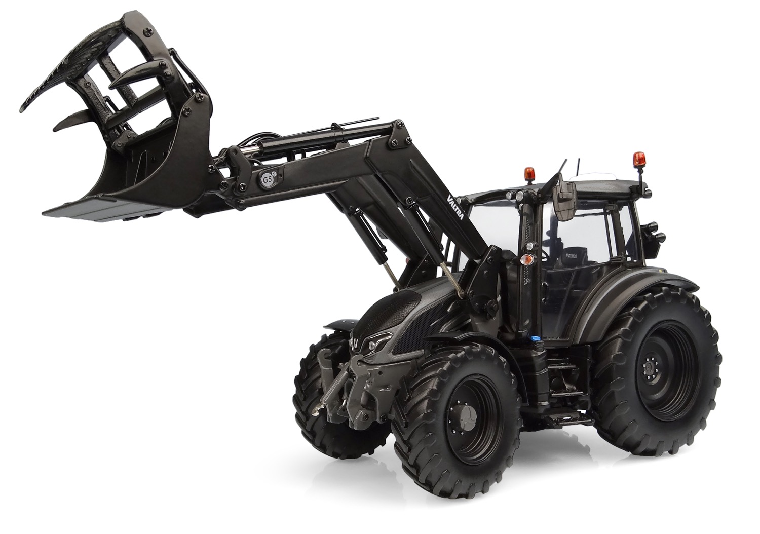 Valtra G135 Frontlader Lim. Edit. Titanium Grey Modell von Universal Hobbies 1:32