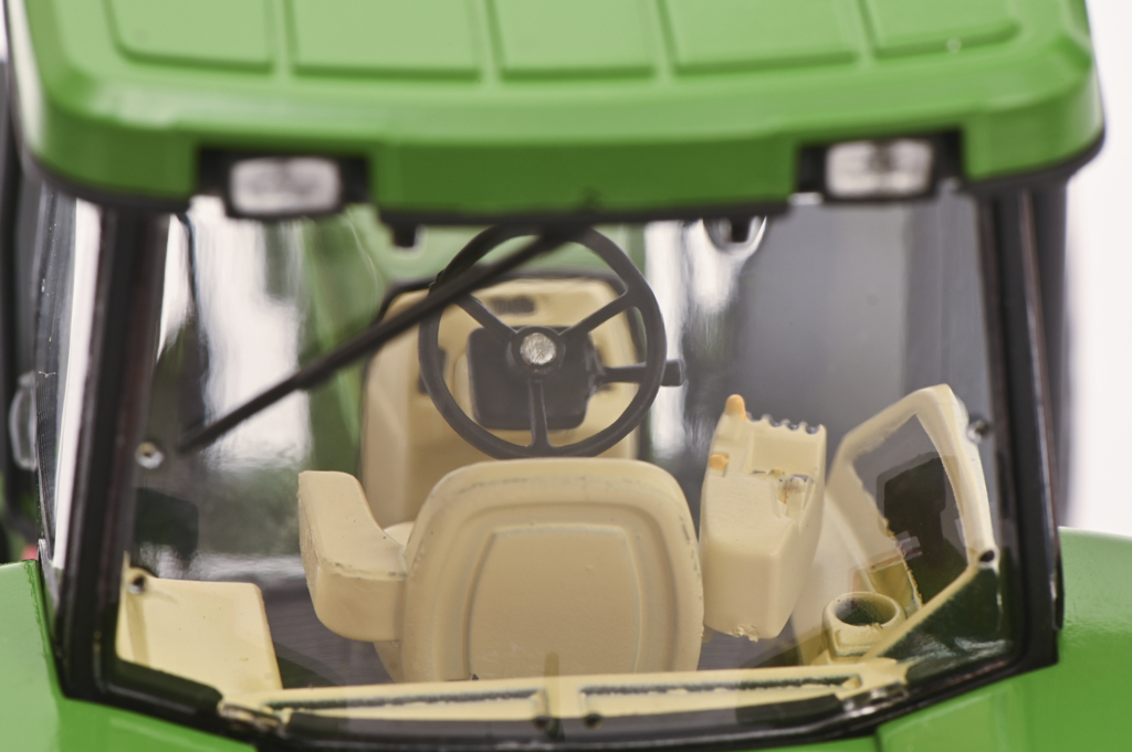 John Deere 8400 Modell von Schuco 1:32
