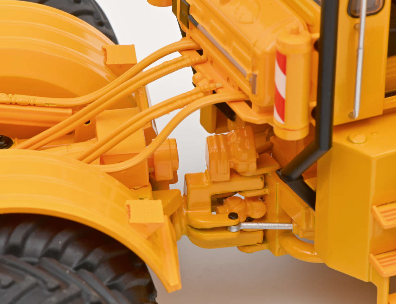 Kirovets K700 A mit Zwillingsbereifung Modell von Schuco 1:32