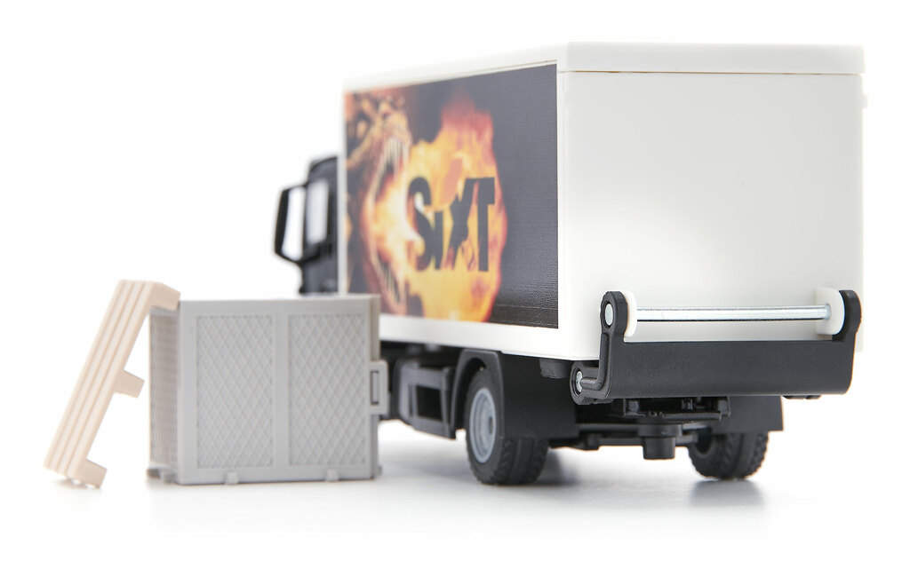 MAN SIXT Lkw mit Kofferaufbau und Ladebordwand, Palette und Gitterbox Modell von Siku 1:50