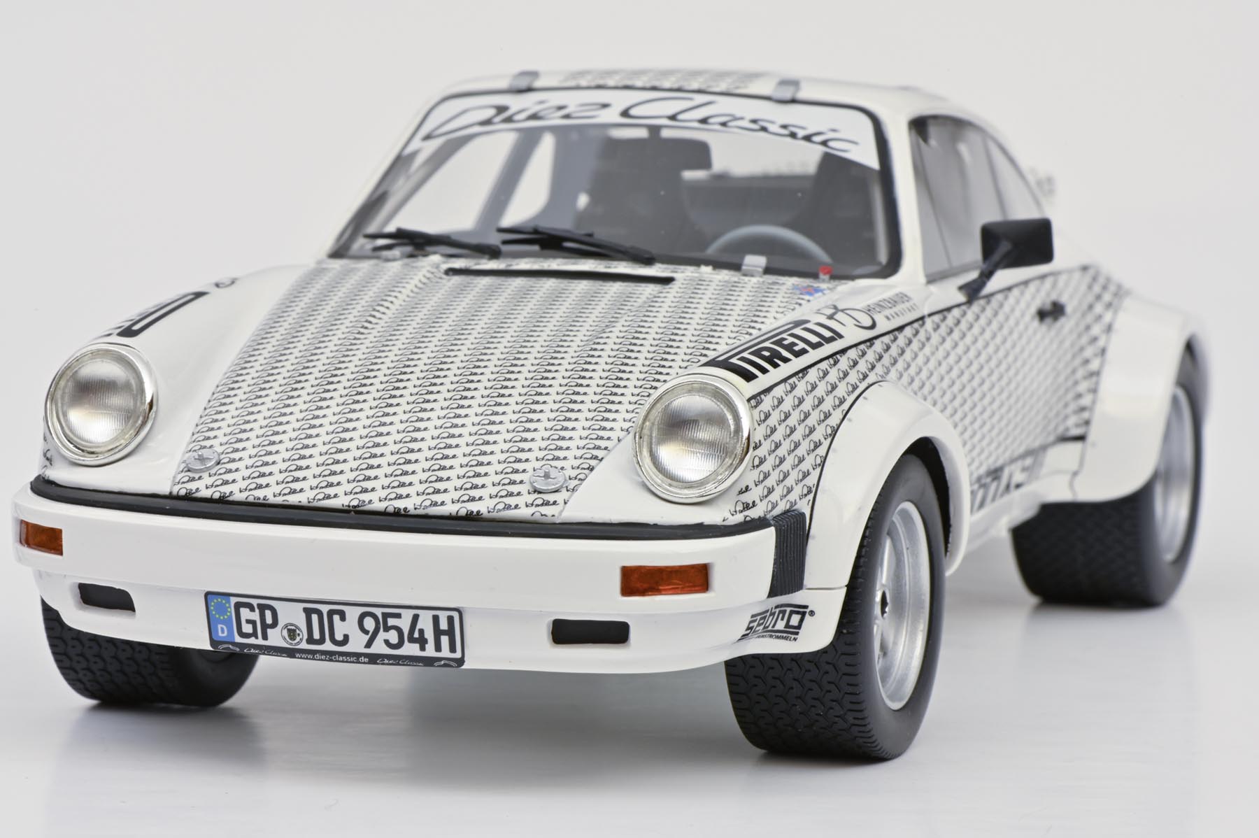 Porsche 911 Röhrl x 911 Lim. Edt. Modell von Schuco 1:18