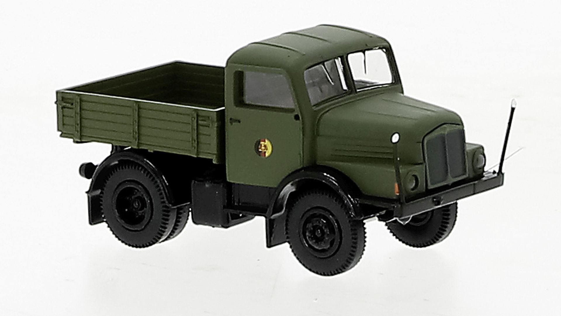 IFA S 4000-1 Zugmaschine der NVA Modell von Brekina 1:87