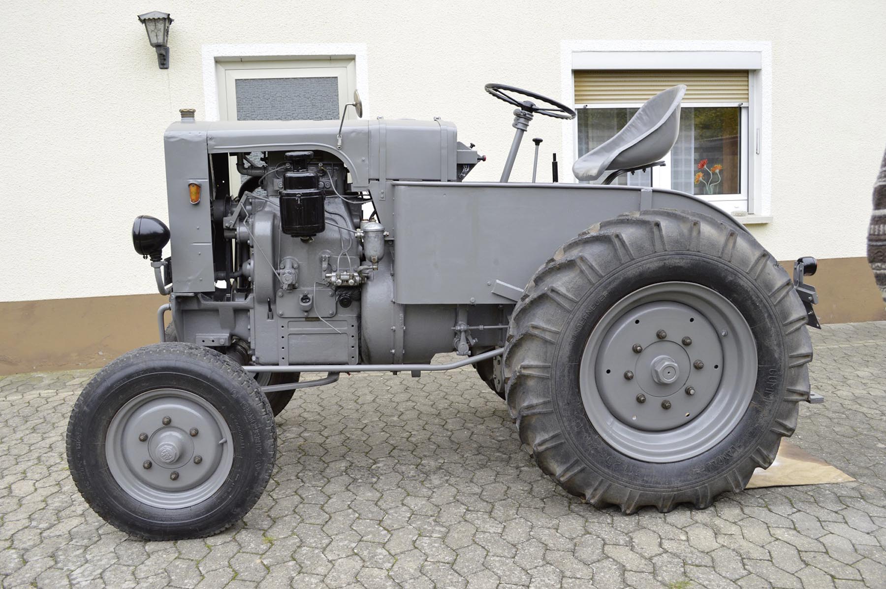 Güldner Traktor A 28 Modell von NPE Modellbau 1:87