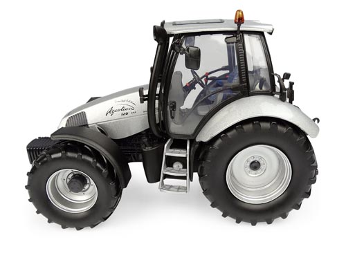 Deutz-Fahr Agrotron 120 MK3 Silver Edition Modell von Universal Hobbies 1:32