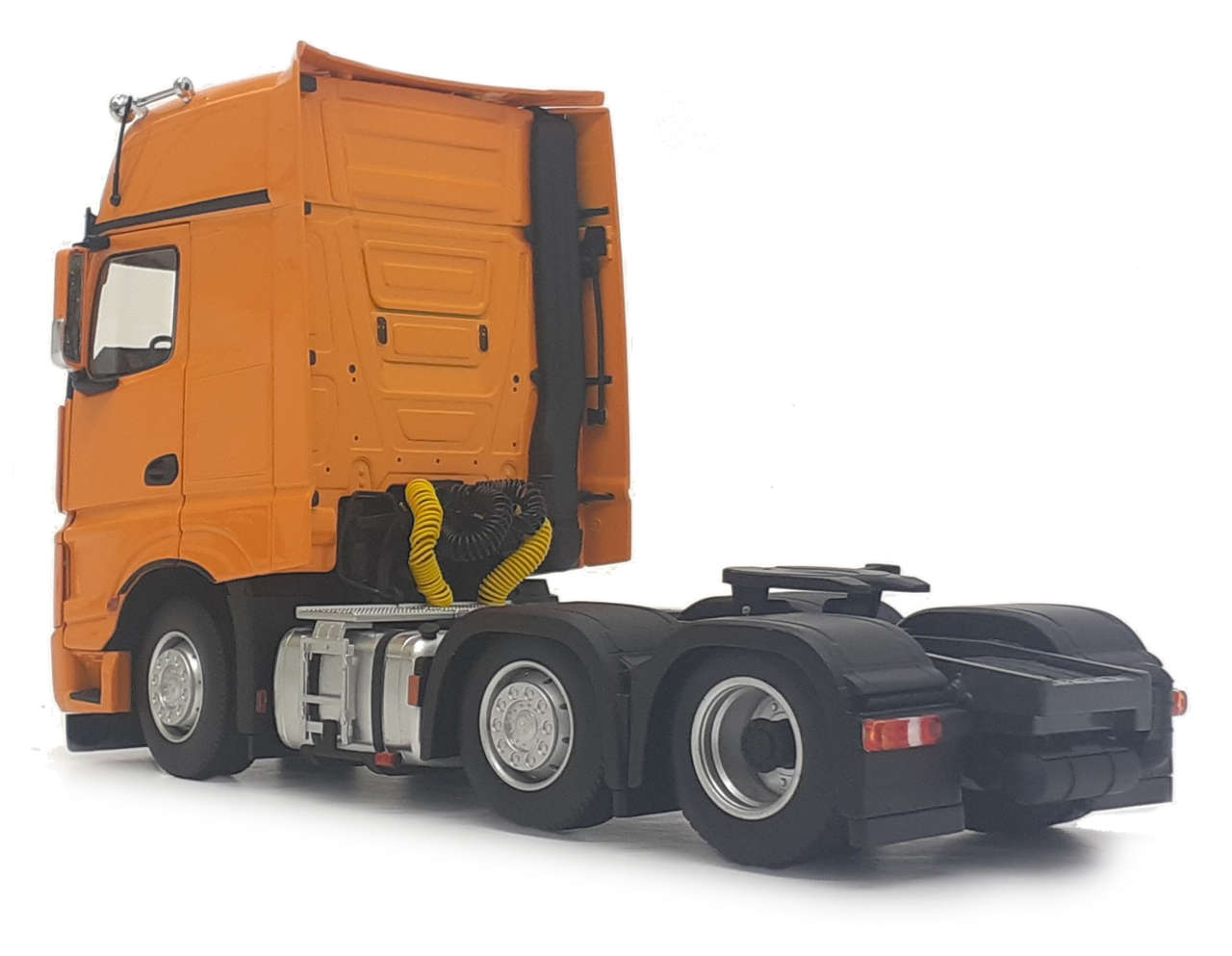 Mercedes-Benz Actros GigaSpace 6 x 2 gelb Modell von MarGe Models 1:32