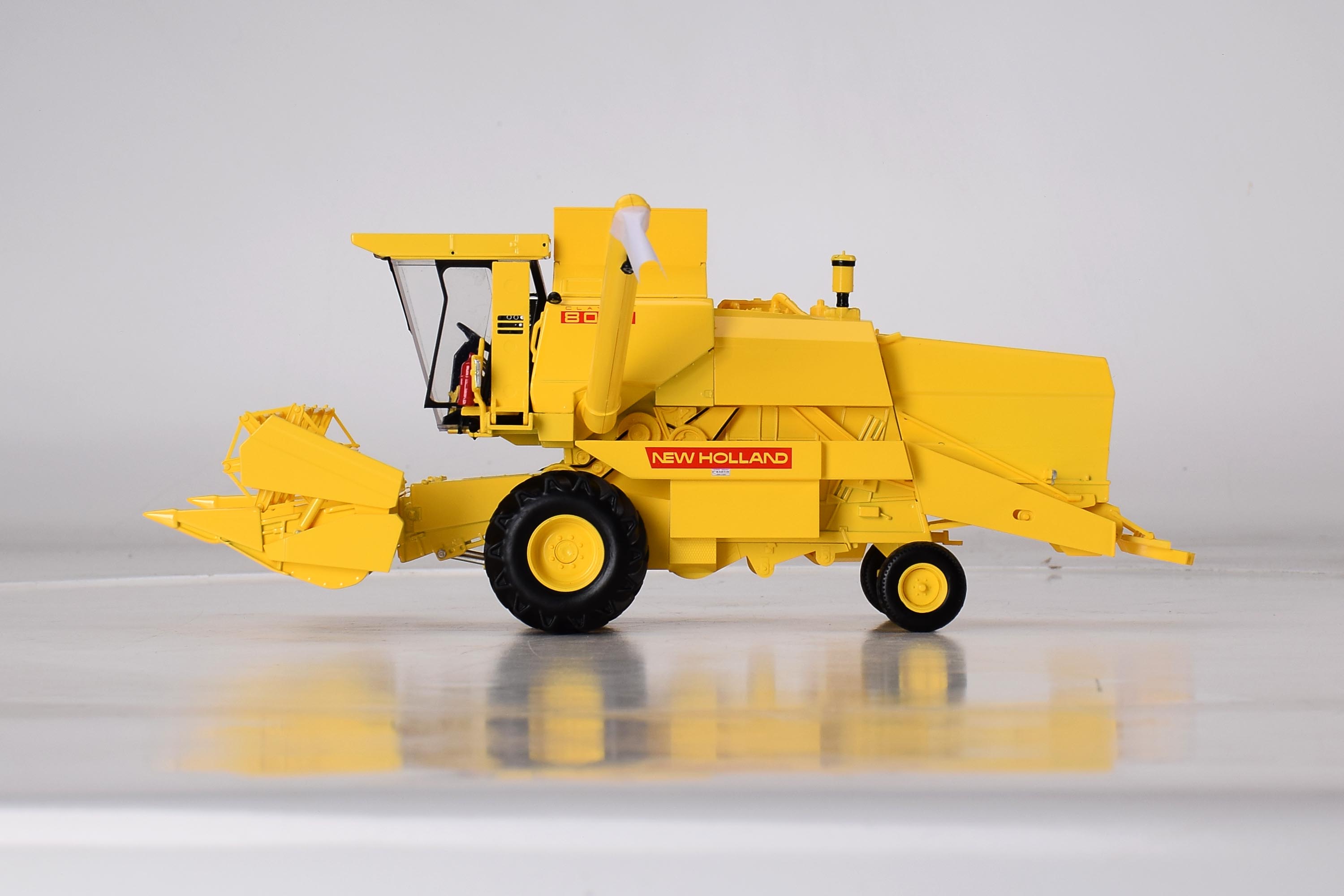 New Holland 8070 mit Kabine Mähdrescher Modell von Replicagri 1:32