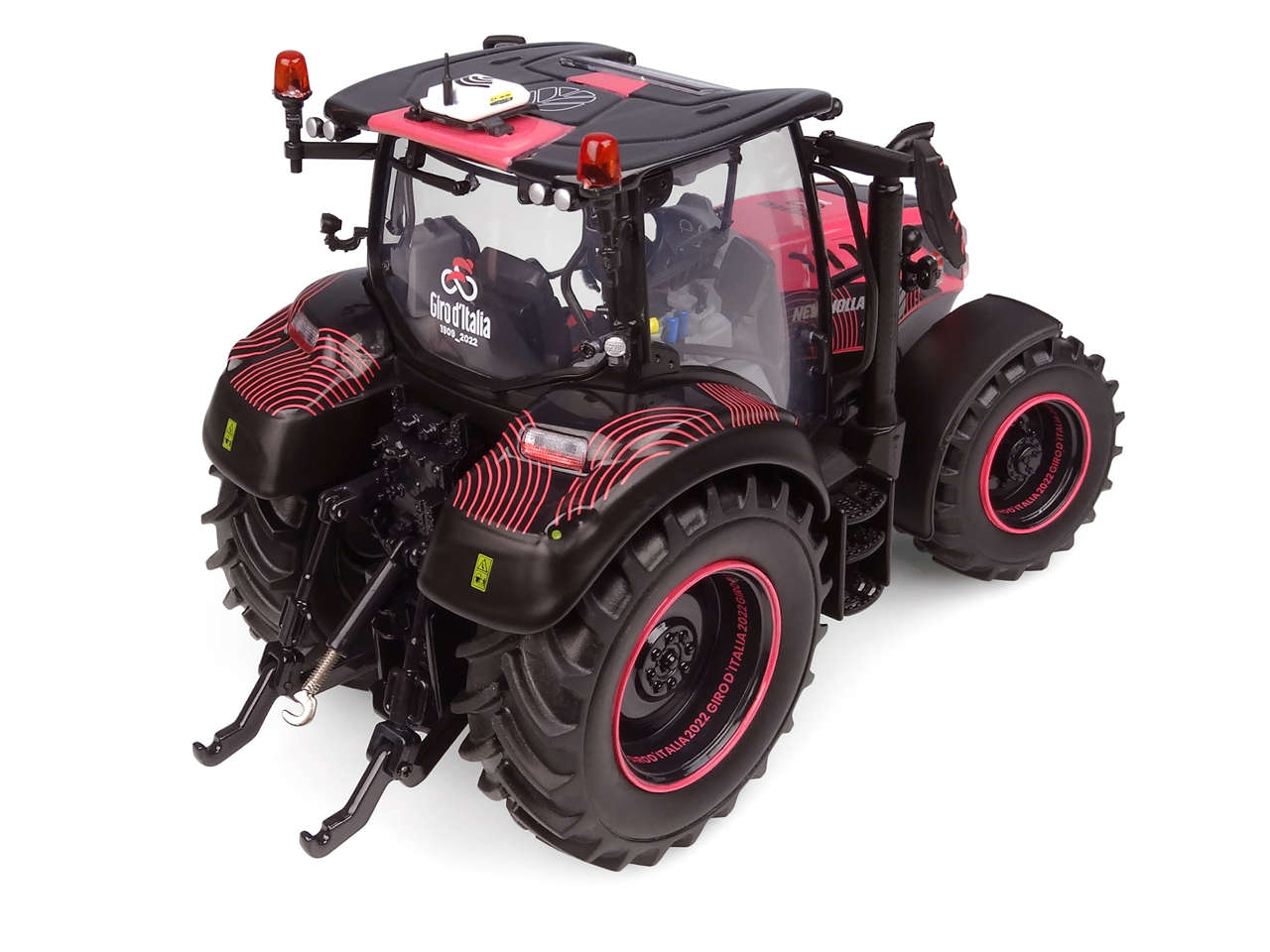 New Holland T5.140 Giro d Italia  Modell von Universal Hobbies 1:32