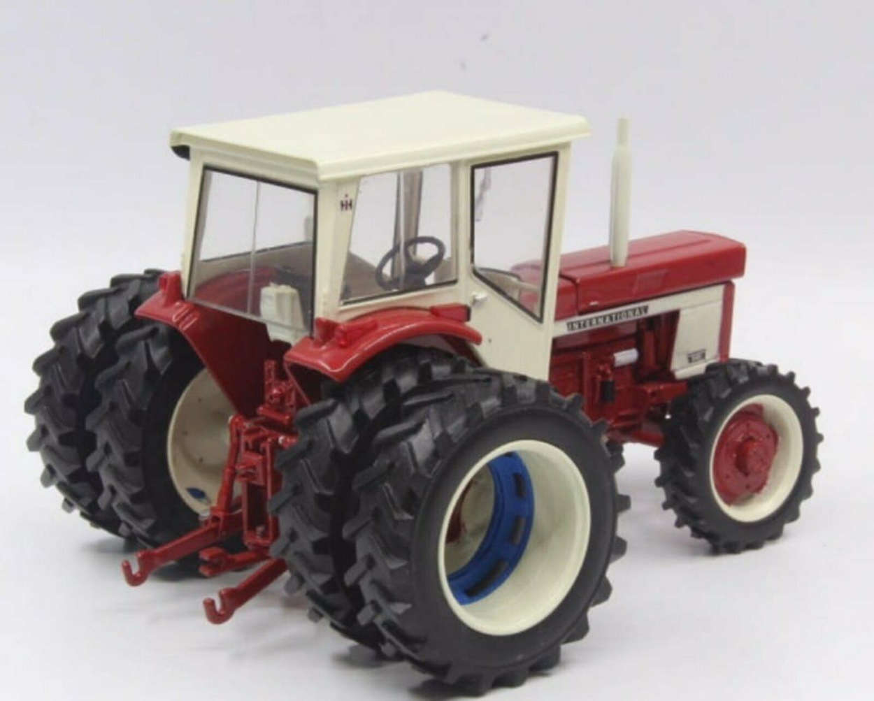 IHC 946 4x4  Modell von Replicagri 1:32