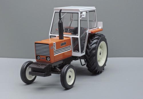 Fiat 880 mit weißer Kabine Modell von Replicagri 1:32