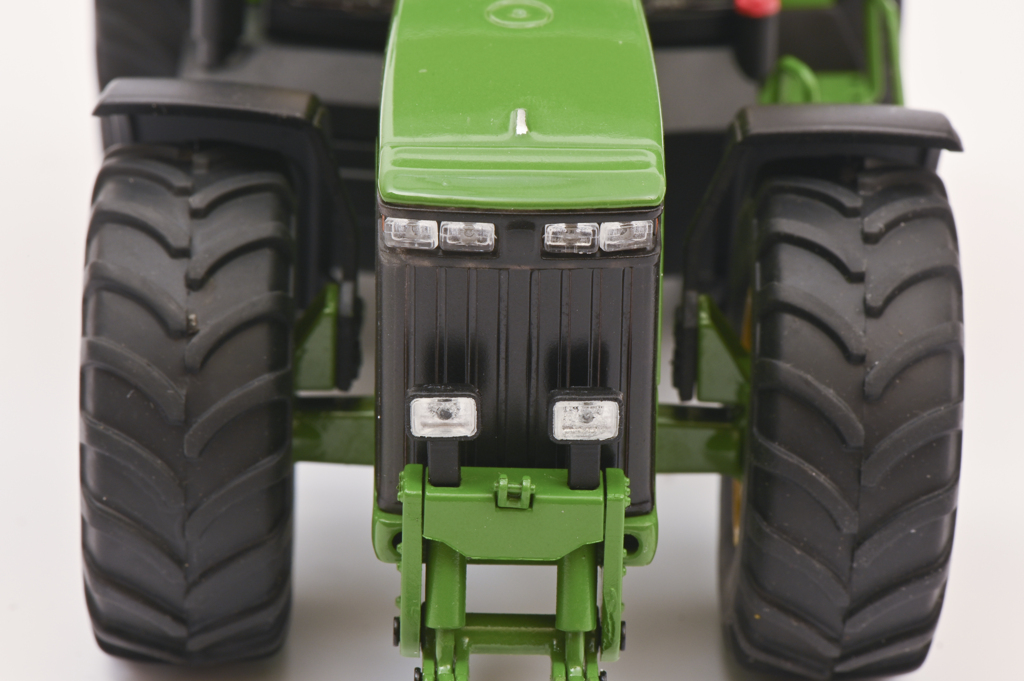 John Deere 8400 Modell von Schuco 1:32