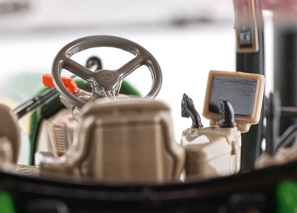 John Deere 6R 250 Modell von WIKING 1:32