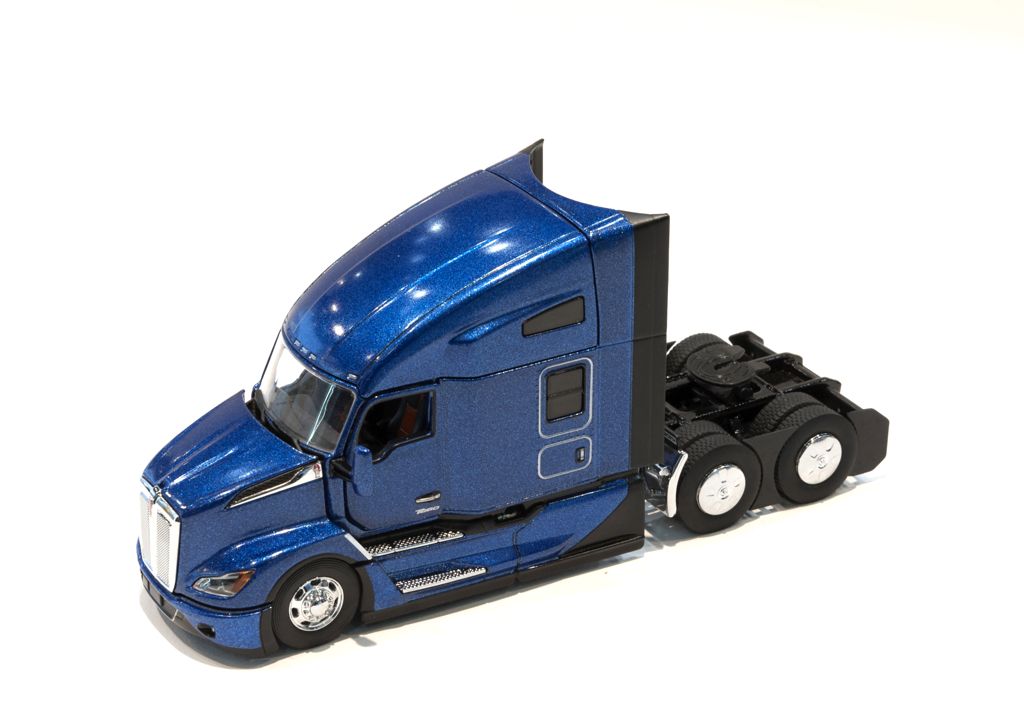 Kenworth T680 Next Gen 76 Tandem-Zugmaschine mit Hochdach und Schlafkabine Modell von DieCast Masters 1:50