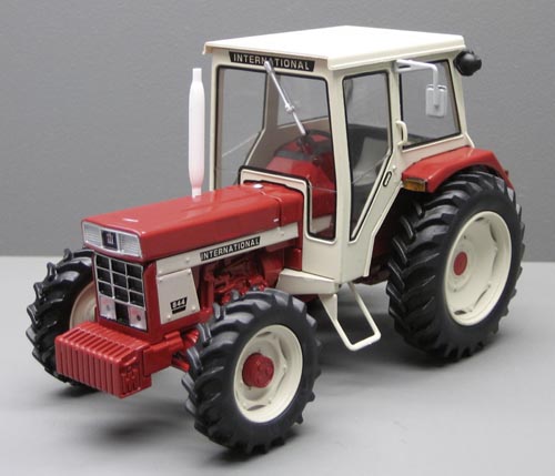 IHC 844 mit Kabine Modell von Replicagri 1:32