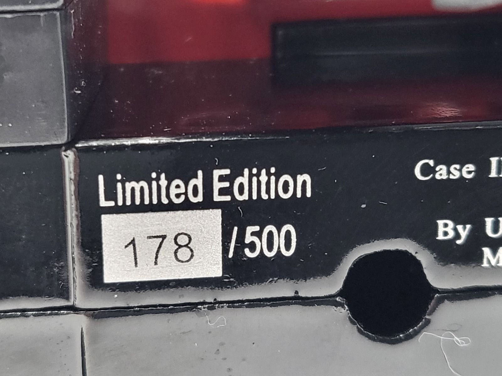 Case IH MX 135 Logo gebogen Lim. Edt. Modell von Universal Hobbies 1:32