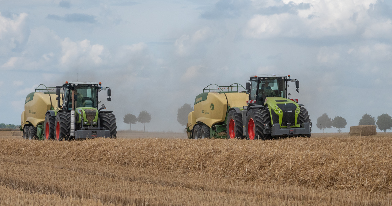Claas Xerion 4000 und Claas Xerion 3800 Becher