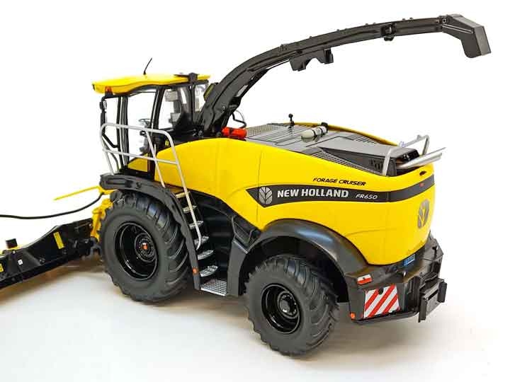 New Holland FR650 mit schwarzen Felgen Lim. Edt. Modell von MarGe Models 1:32