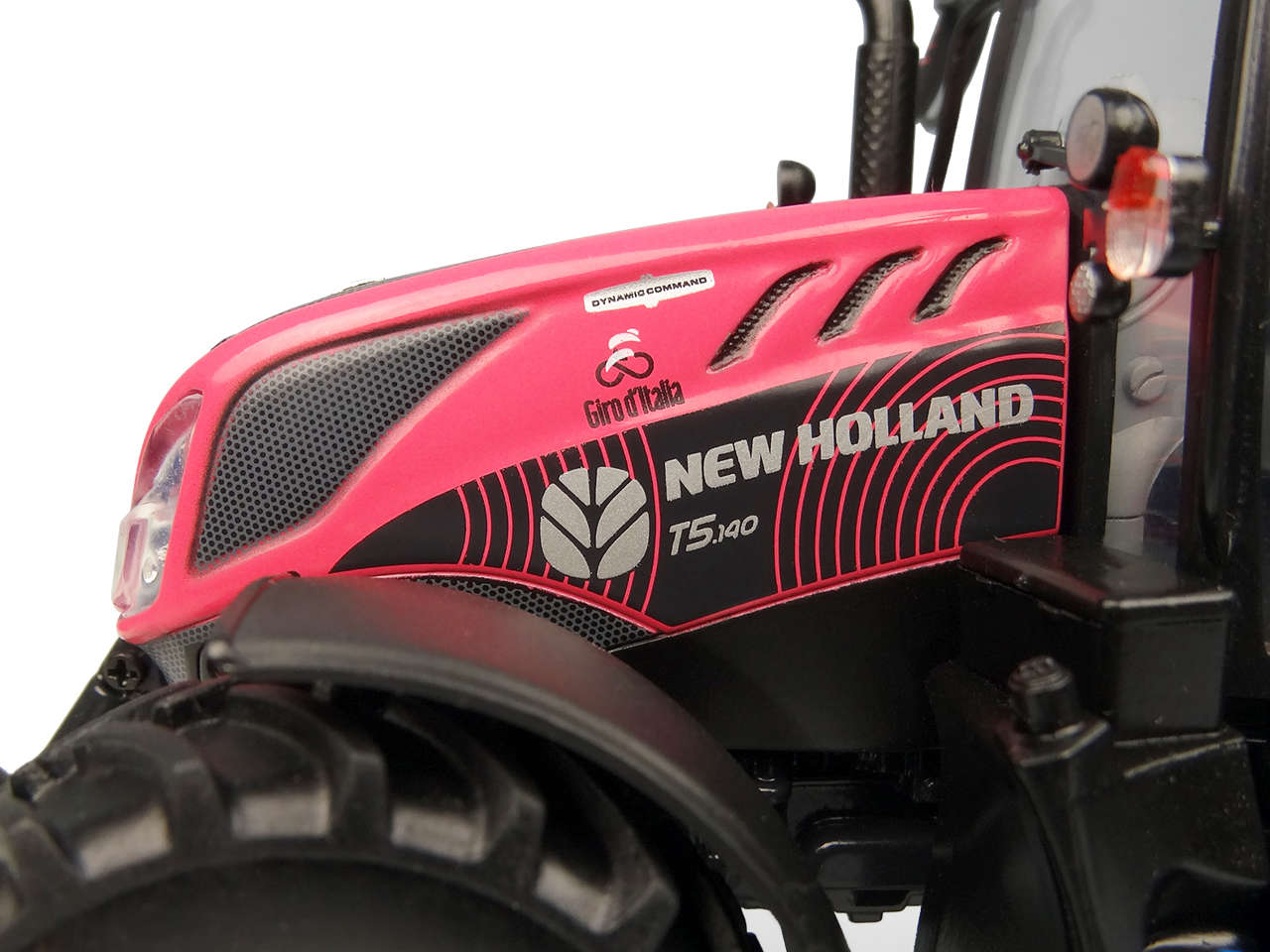 New Holland T5.140 Giro d Italia  Modell von Universal Hobbies 1:32