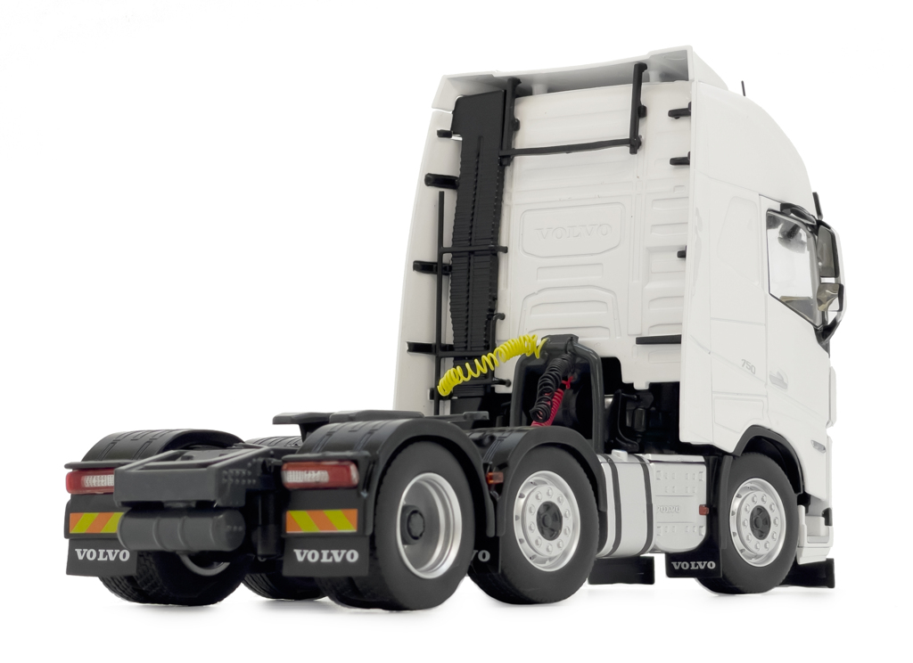 Volvo FH5 6x2 weiß Modell von MarGe Models 1:32