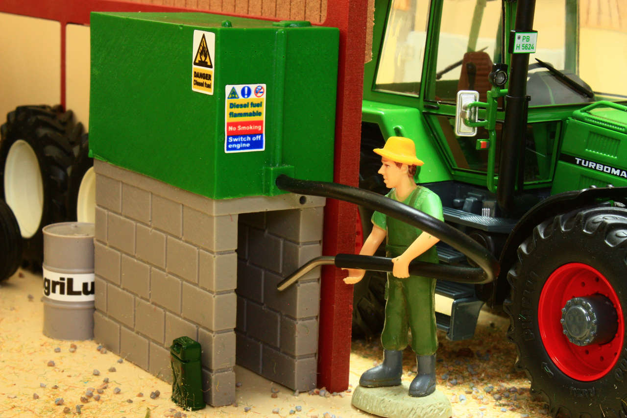 Diesel Tank grün Modell von Brushwood Toys 1:32