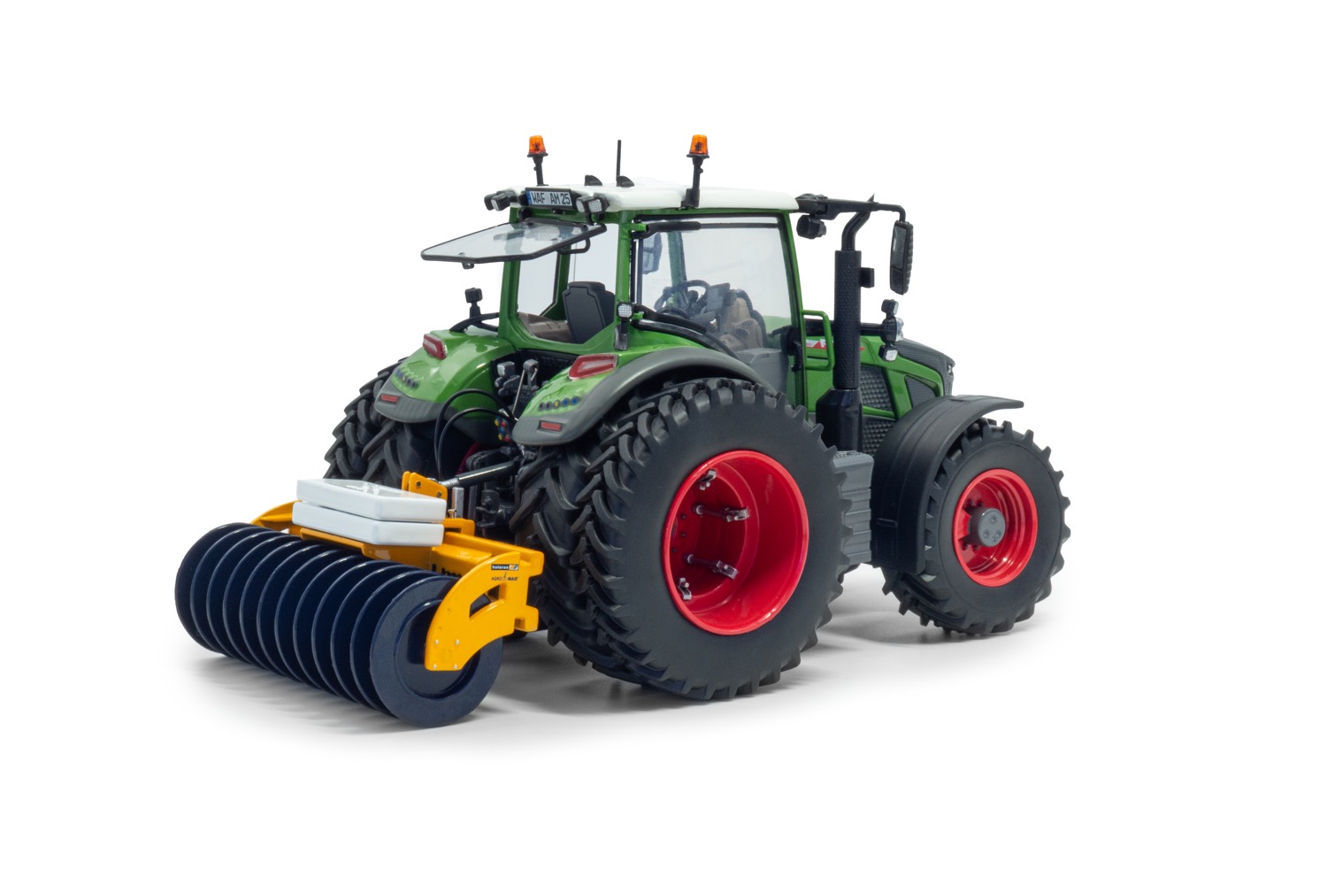 Fendt 620 Vario mit Zwillinngsbereifung hinten und Holaras Stego 285-Pro Agromais Modell von Universal Hobbies 1:32
