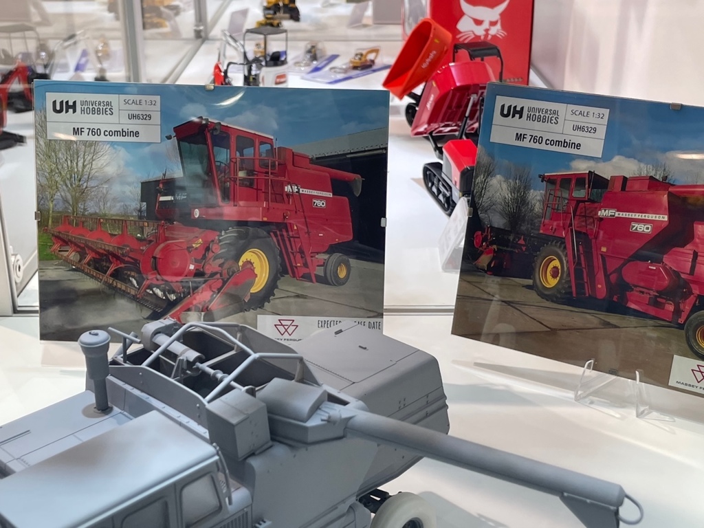 Massey Ferguson 760 Modell von Universal Hobbies 1:32
