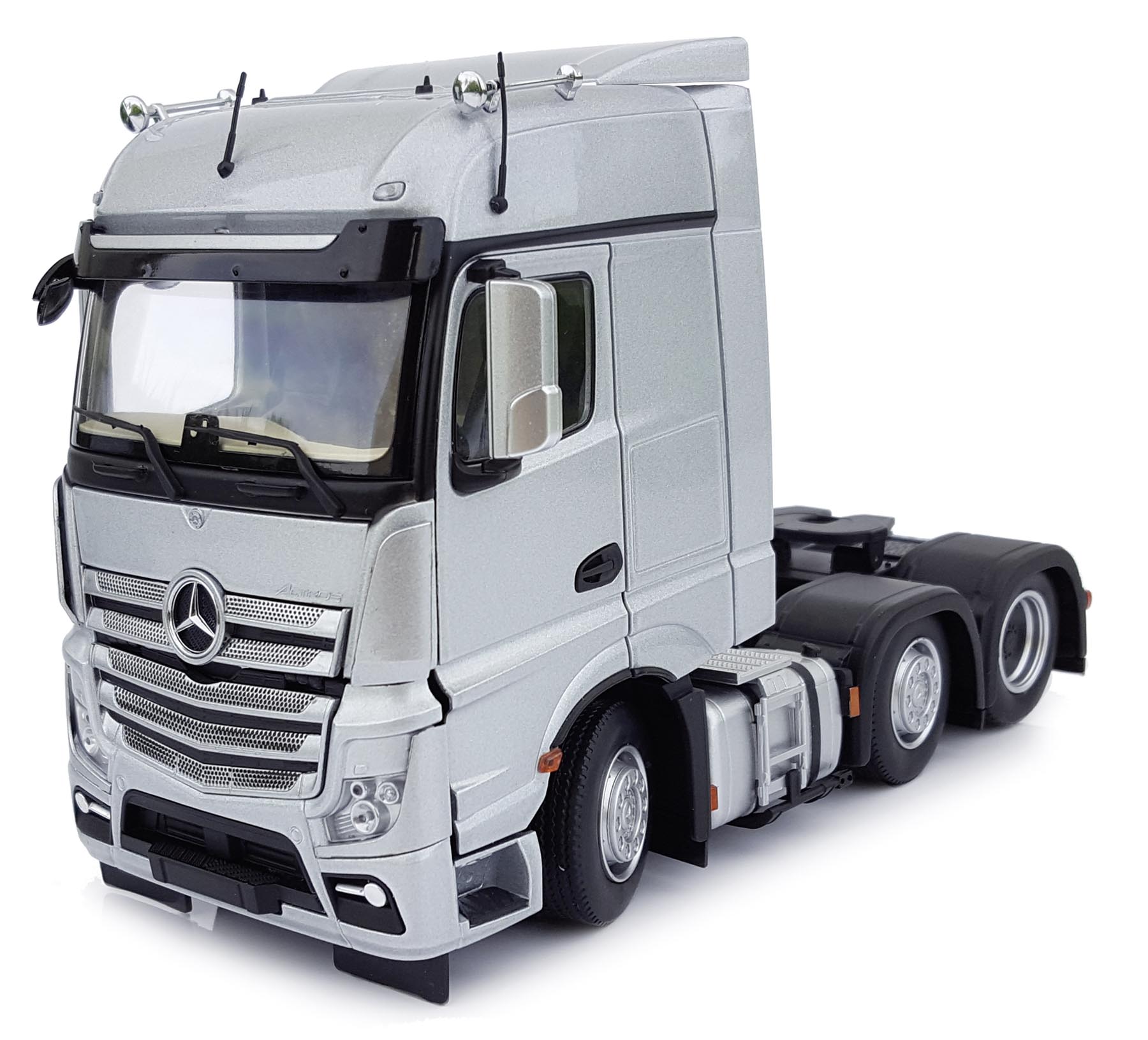 Mercedes-Benz Actros BigSpace 6 x 2 silber Modell von MarGe Models 1:32