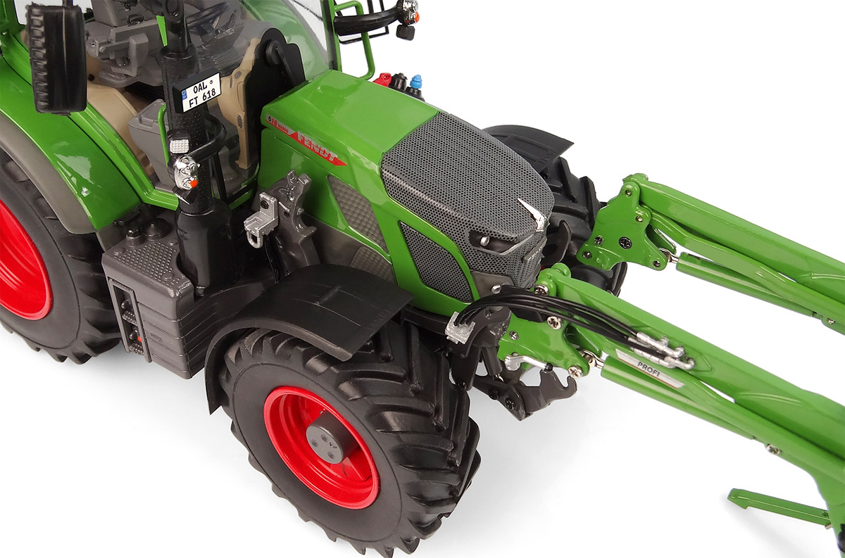 Fendt 618 Vario mit Frontlader Modell von Universal Hobbies 1:32