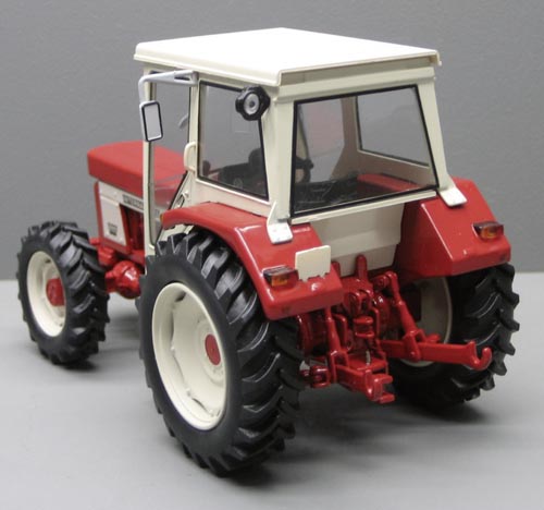 IHC 844 mit Kabine Modell von Replicagri 1:32