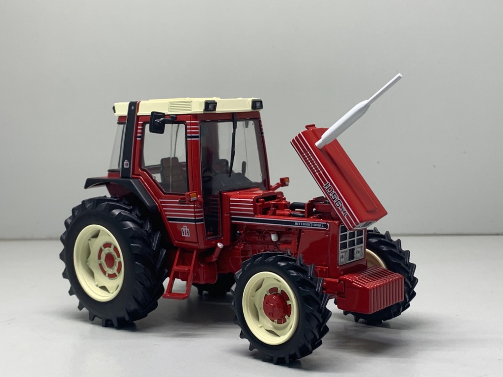IHC 1056 XL Limited Edition Modell von Replicagri 1:32