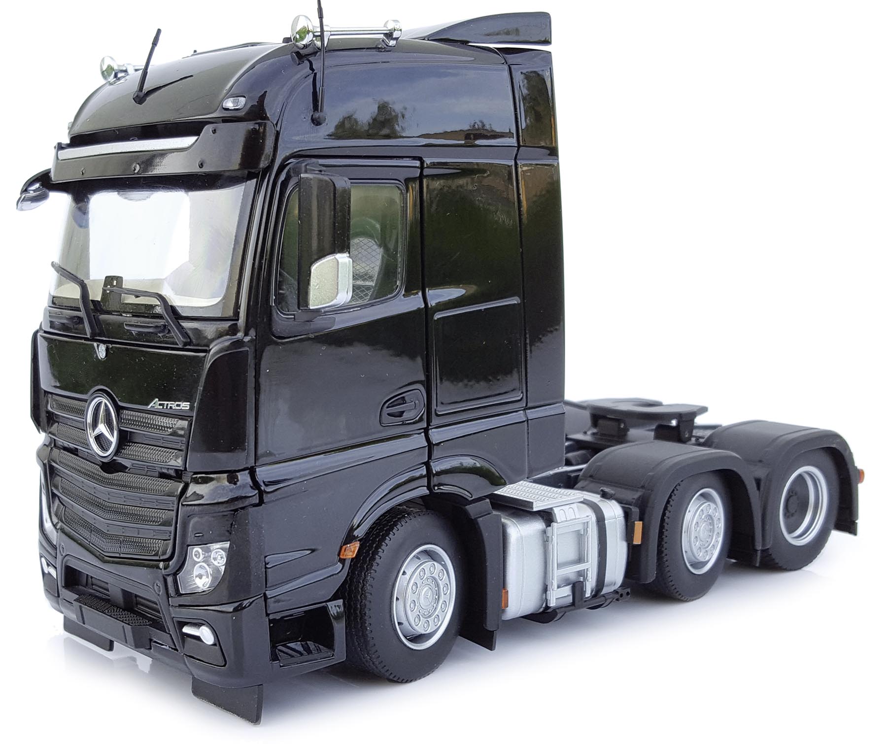 Mercedes-Benz Actros BigSpace 6 x 2 schwarz Modell von MarGe Models 1:32