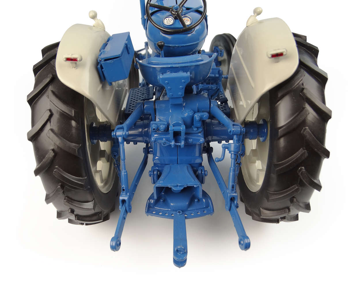 Fordson Super Major New Performance Modell von Universal Hobbies 1:16