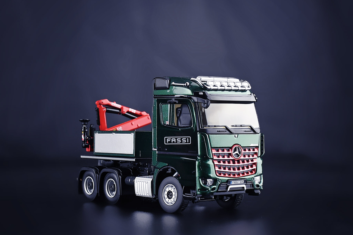 Mercedes-Benz Arocs Streamspace 6x4 mit Fassi F32A-1