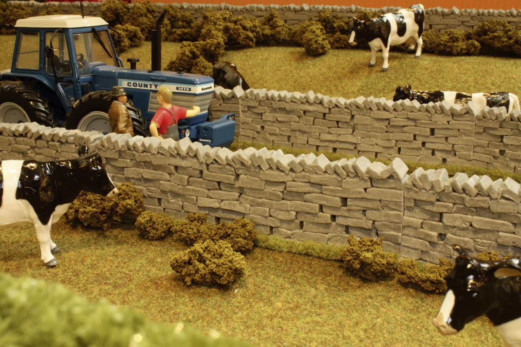 Steinmauer 15 cm (4 Stück) Modell von Brushwood Toys 1:32